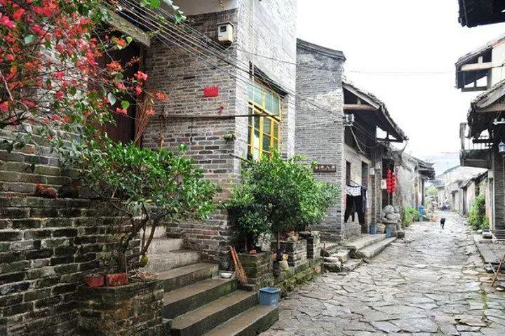 向上跳的香蕉